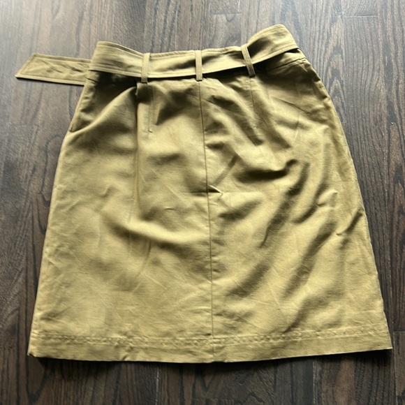 Ann Taylor Linen Mini Skirt Moss Green Size 4 Belted Waist Hidden Buttons Front - Picture 2 of 6